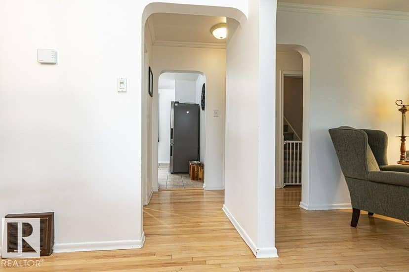 10507 67 AV NW — photo 13 of 40