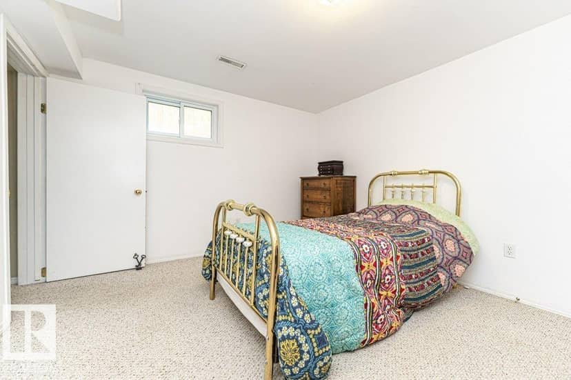 10507 67 AV NW — photo 37 of 40