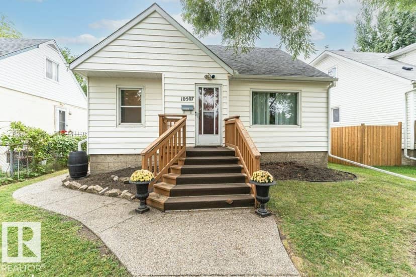 10507 67 AV NW, Edmonton, photo 2