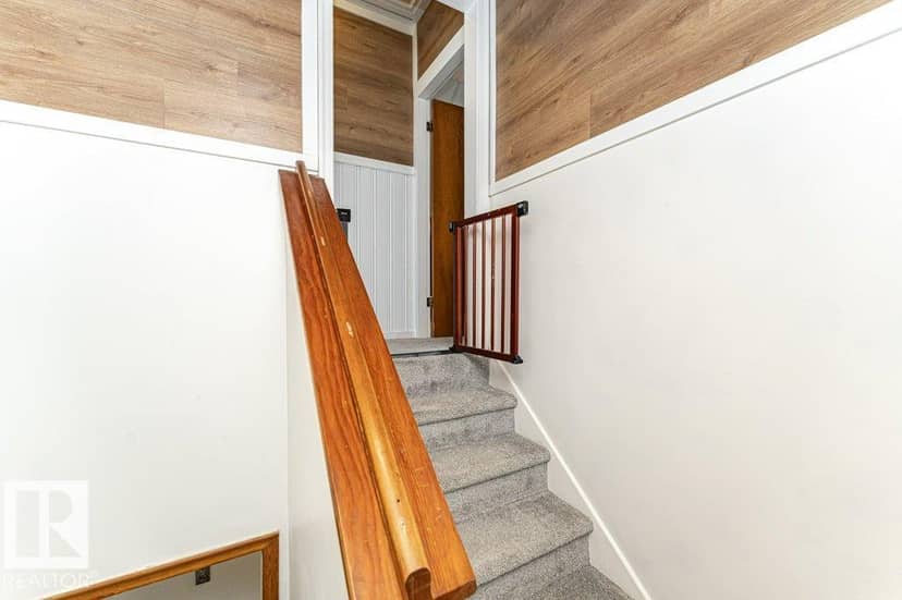 10507 67 AV NW — photo 24 of 40