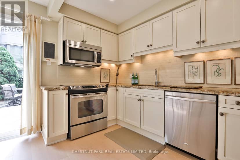 TH 5 - 95 Summerhill Avenue — photo 12 of 34