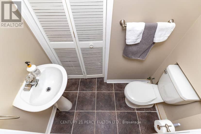 28 Rumi Crescent — photo 11 of 40
