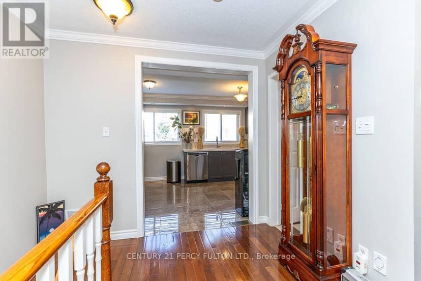 28 Rumi Crescent — photo 13 of 40