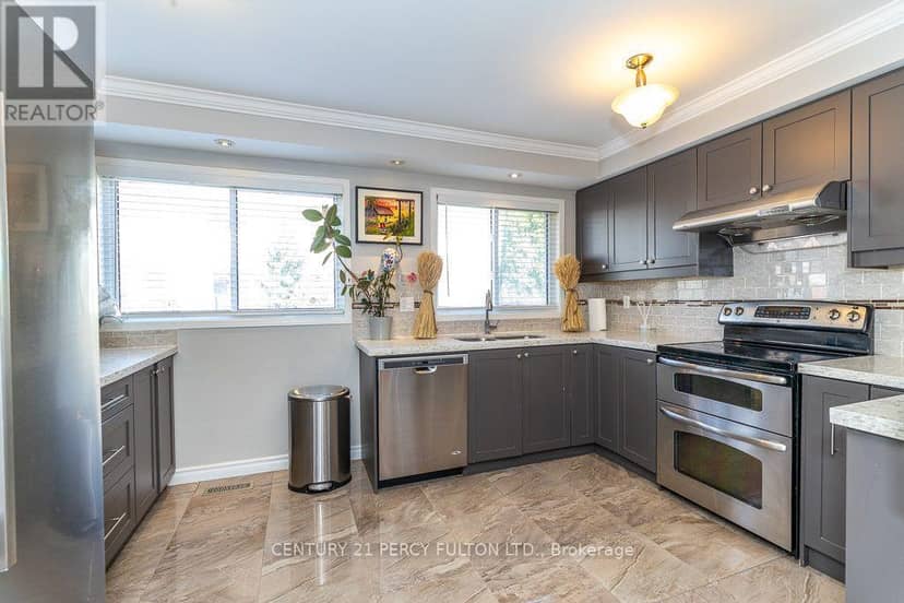 28 Rumi Crescent — photo 14 of 40
