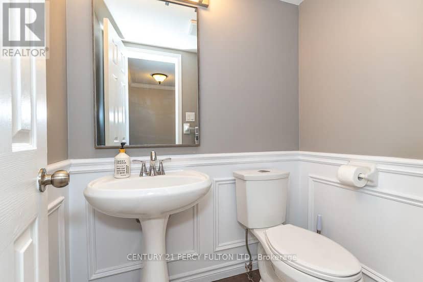 28 Rumi Crescent — photo 20 of 40