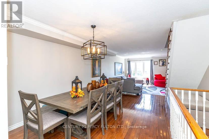 28 Rumi Crescent — photo 21 of 40