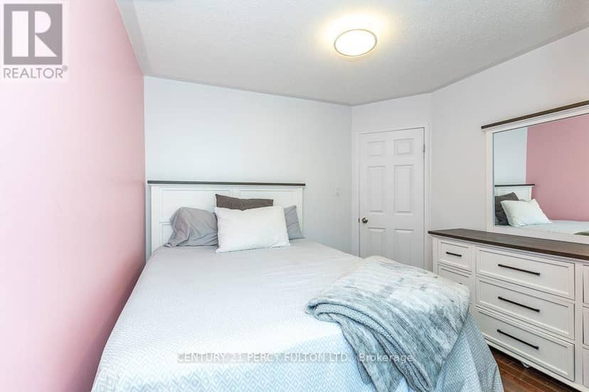 28 Rumi Crescent — photo 32 of 40