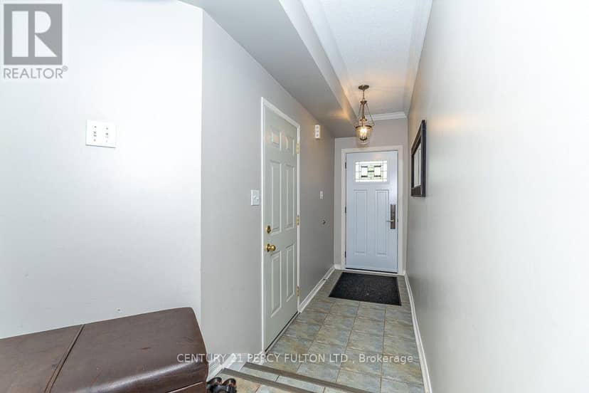 28 Rumi Crescent — photo 5 of 40