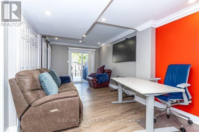28 Rumi Crescent — photo 7 of 40