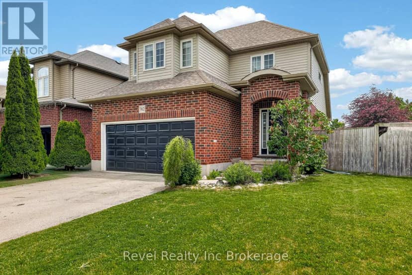 762 Frontenac Crescent — photo 1 of 40
