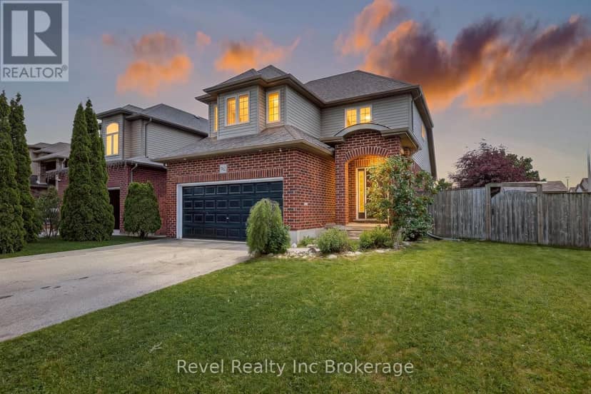 762 Frontenac Crescent — photo 3 of 40