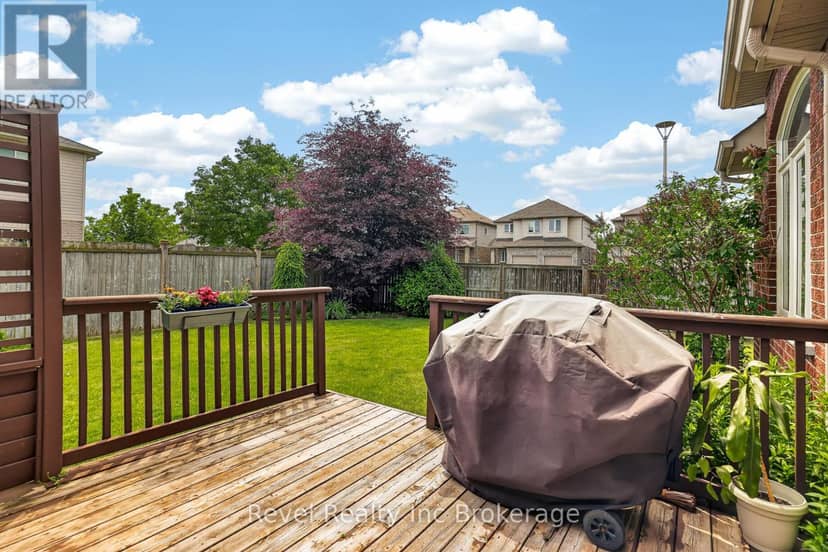 762 Frontenac Crescent — photo 34 of 40