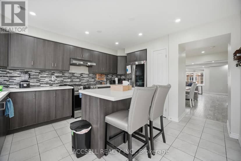 80 Bannister Crescent — photo 15 of 40