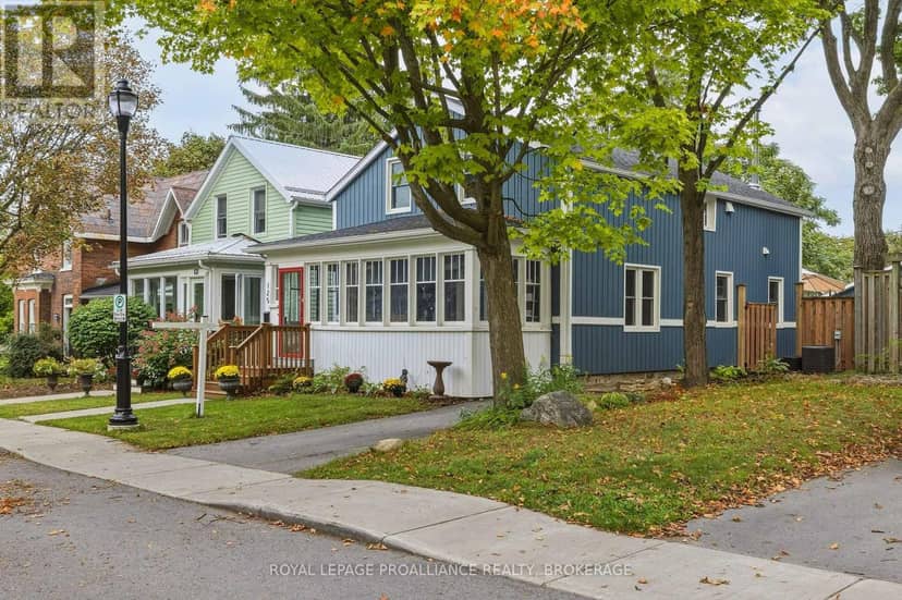 125 Pine Street, Gananoque, photo 2