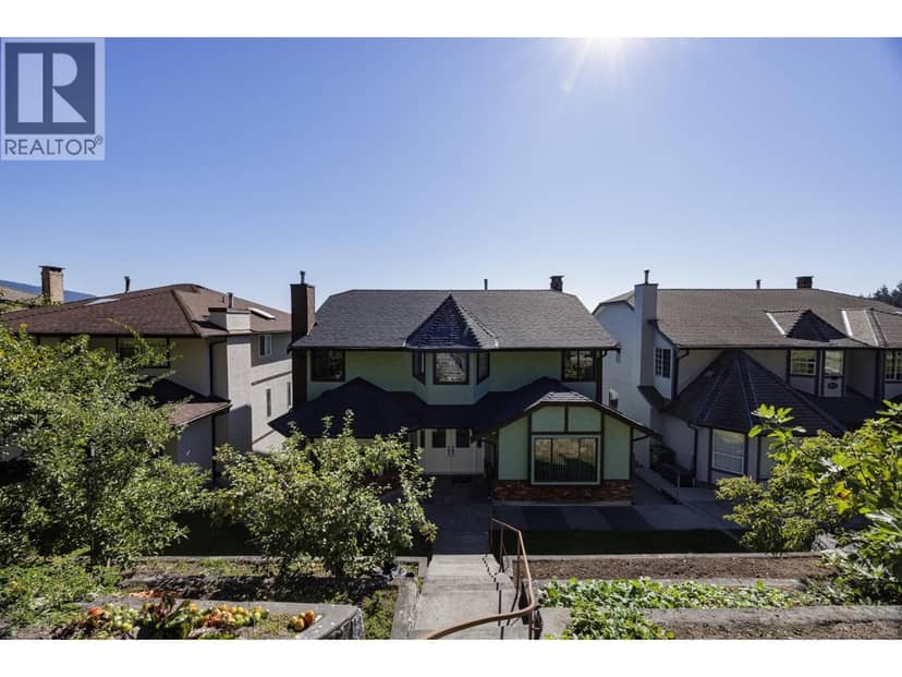 557 TEMPE CRESCENT, North Vancouver