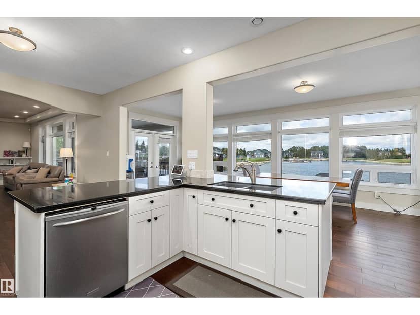 36 Sunset Harbour — photo 13 of 40
