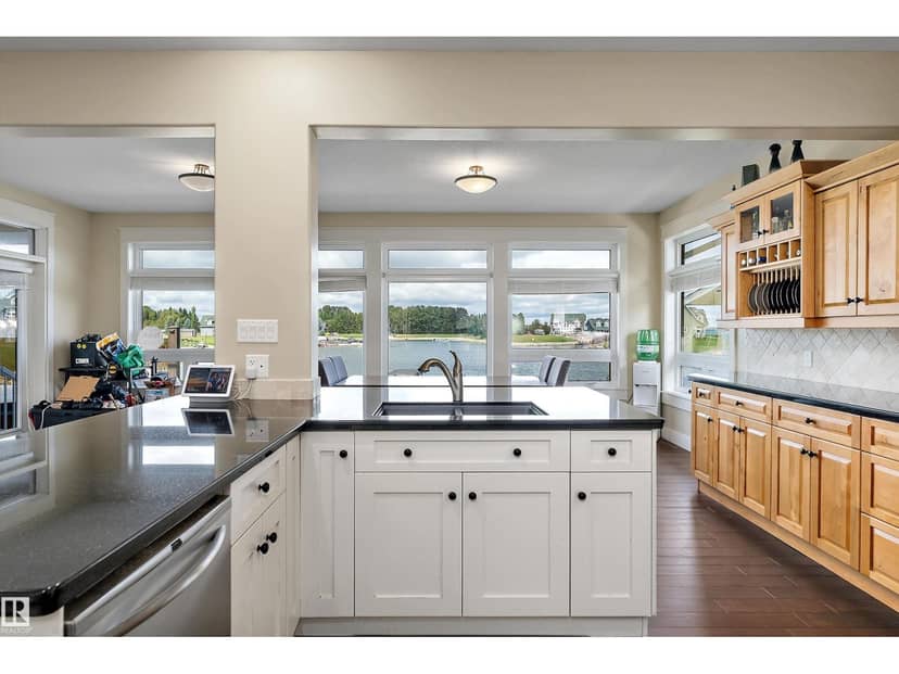 36 Sunset Harbour — photo 19 of 40