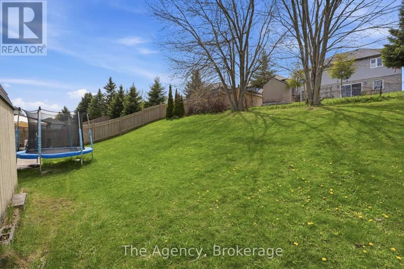110 Leeson Street S — photo 32 of 40