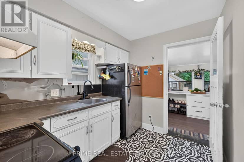 586 Cheapside Street — photo 10 of 34