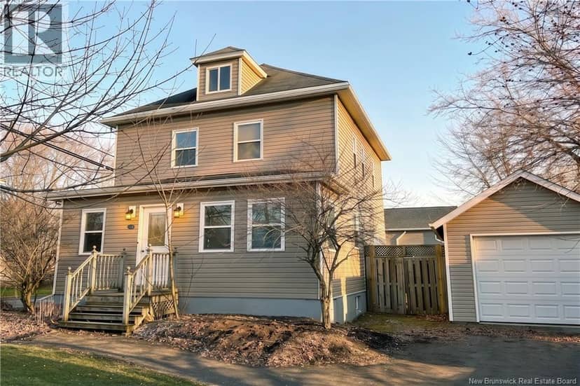 114 Pleasant Street — photo 1 of 40