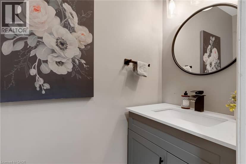51 BAYNE Crescent — photo 18 of 40