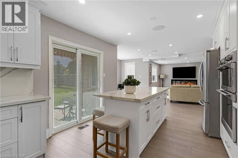 51 BAYNE Crescent — photo 17 of 40