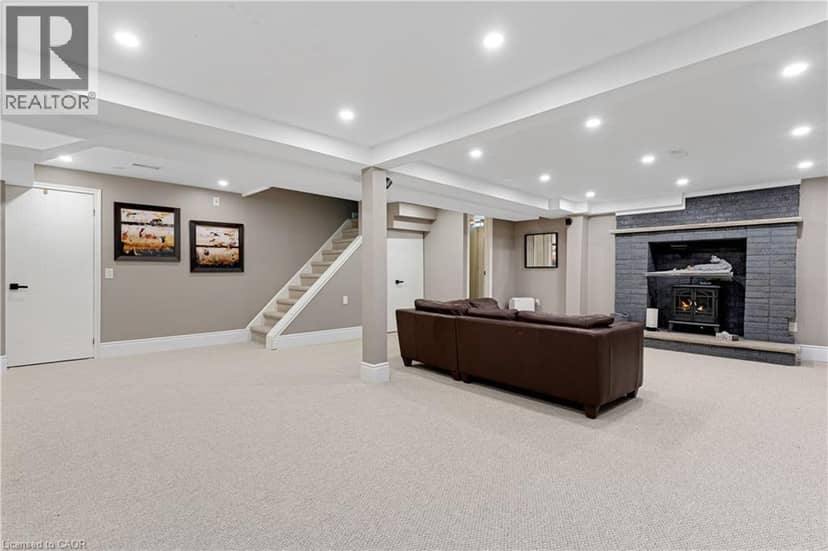 51 BAYNE Crescent — photo 33 of 40