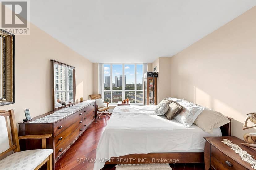 1404 - 2287 Lake Shore Boulevard W — photo 23 of 40