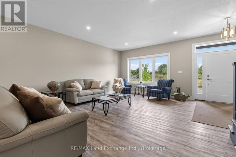 Unit 2 - 8 Golf Links Road — photo 3 of 39