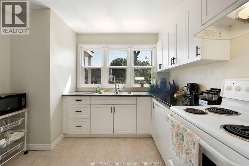 2244 Vercheres AVENUE — photo 4 of 22