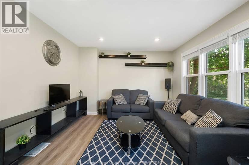 2244 Vercheres AVENUE — photo 7 of 22