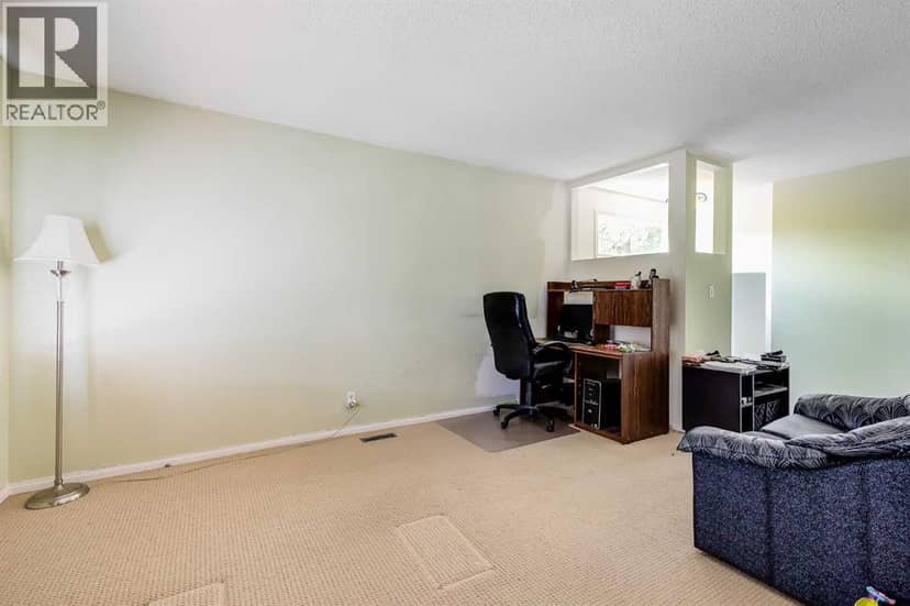 933 Marcombe Drive NE — photo 9 of 21
