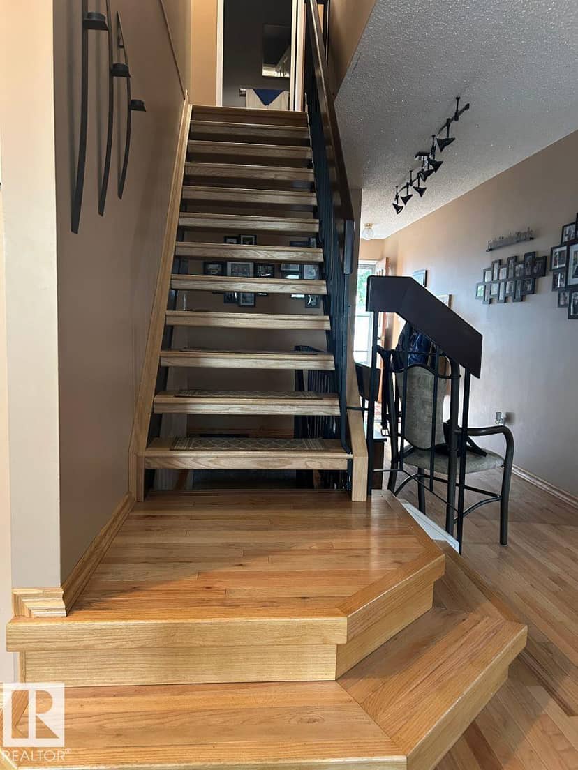 29 Lindbergh Cr — photo 14 of 34