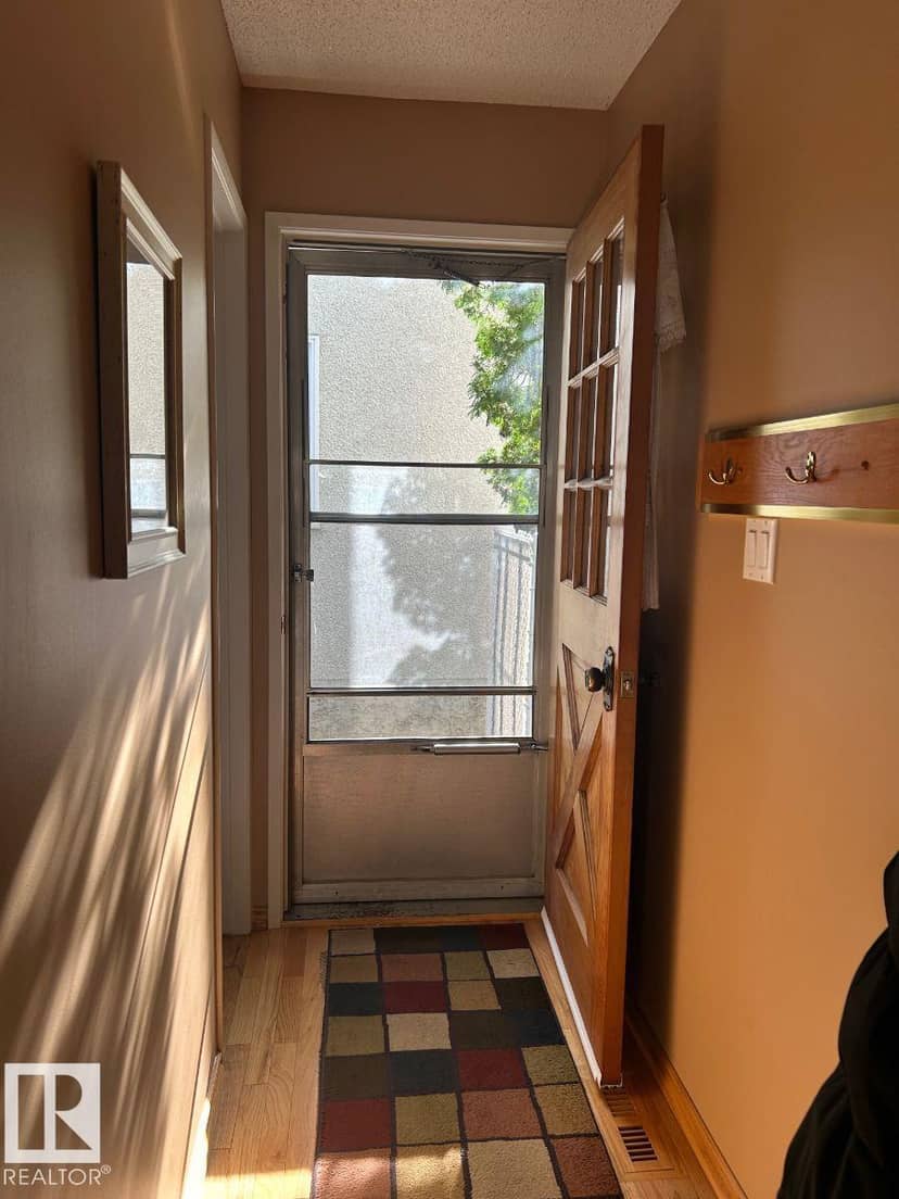 29 Lindbergh Cr — photo 12 of 34