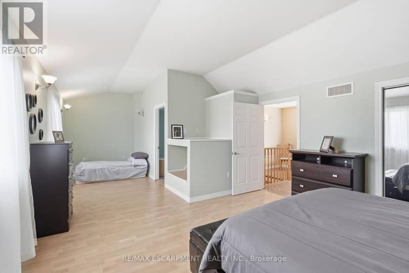 111 Erie Street — photo 25 of 40