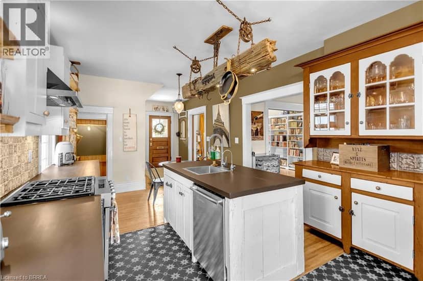 17 ALEXANDER Avenue — photo 11 of 40