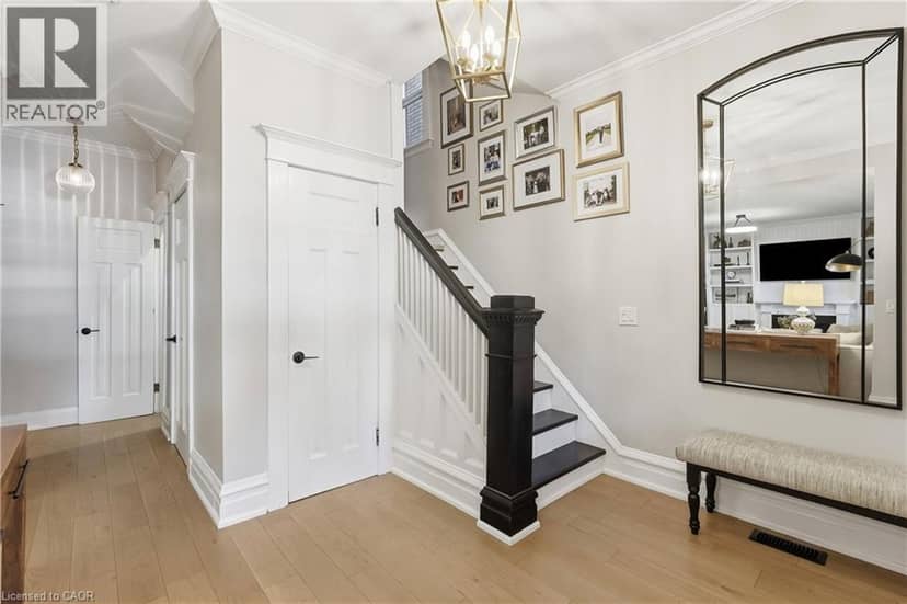 25 FAIRHOLT Road S — photo 3 of 36