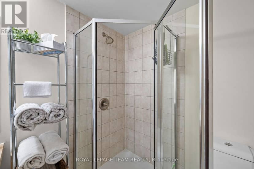 B - 92 Holland Avenue — photo 19 of 40