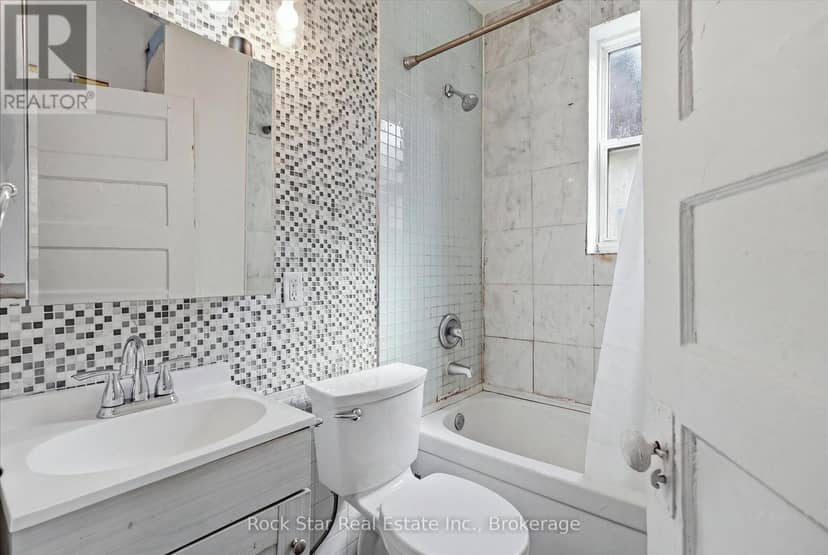 1259 Davenport Road — photo 17 of 35