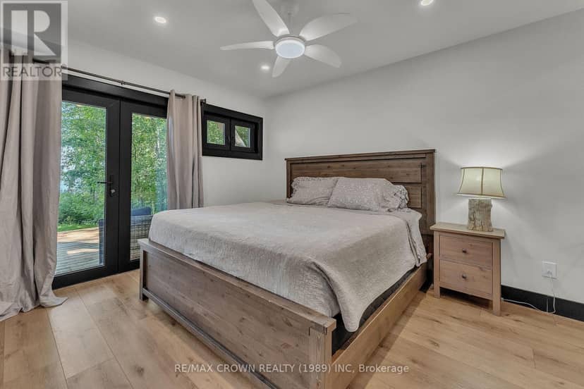 560 Pinecreek Crescent — photo 16 of 40