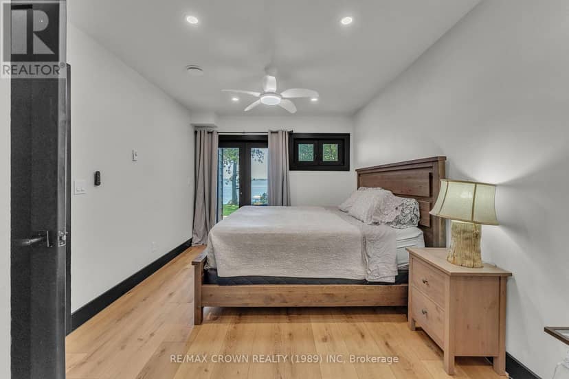 560 Pinecreek Crescent — photo 17 of 40