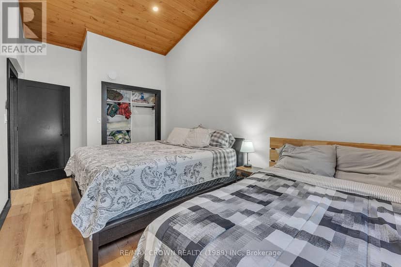 560 Pinecreek Crescent — photo 30 of 40