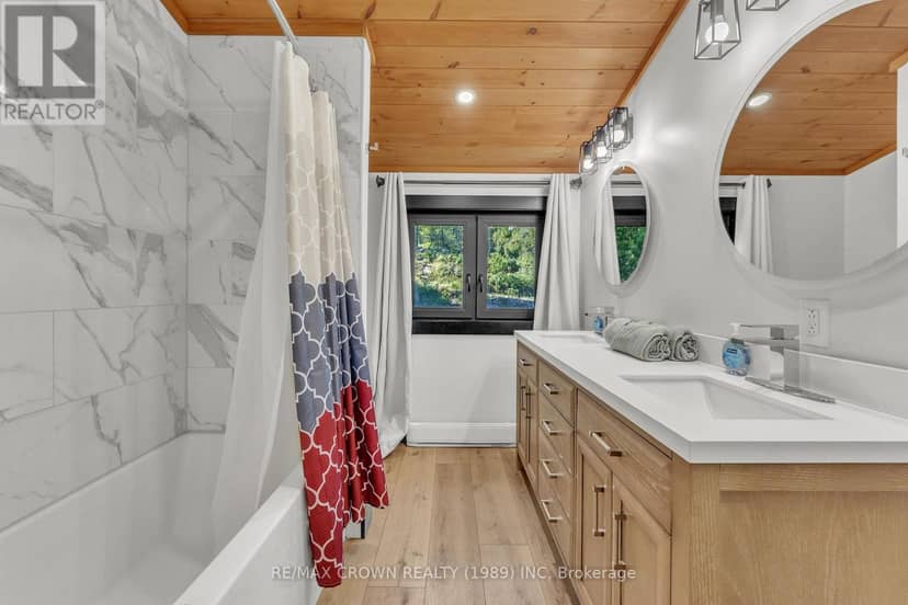 560 Pinecreek Crescent — photo 32 of 40