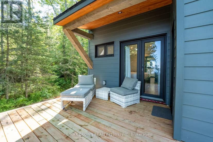 560 Pinecreek Crescent — photo 35 of 40