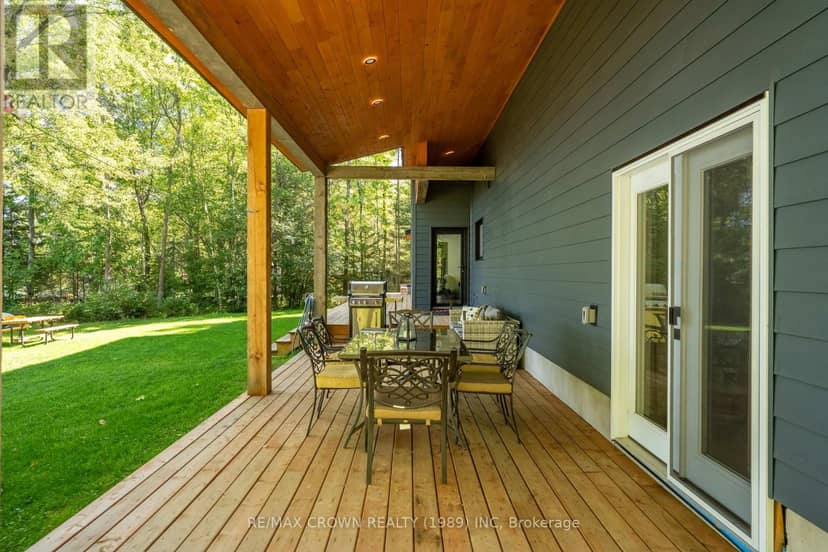 560 Pinecreek Crescent — photo 37 of 40