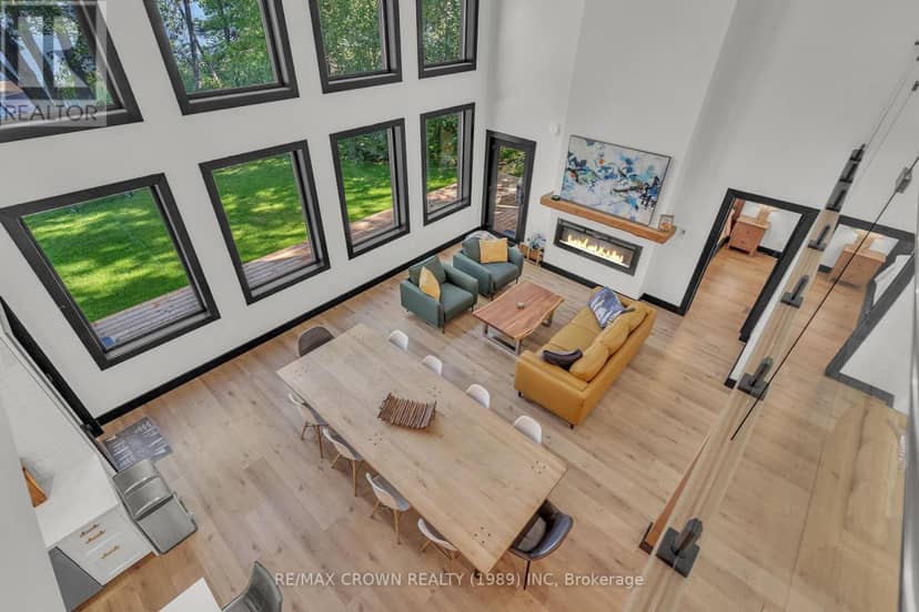560 Pinecreek Crescent — photo 9 of 40