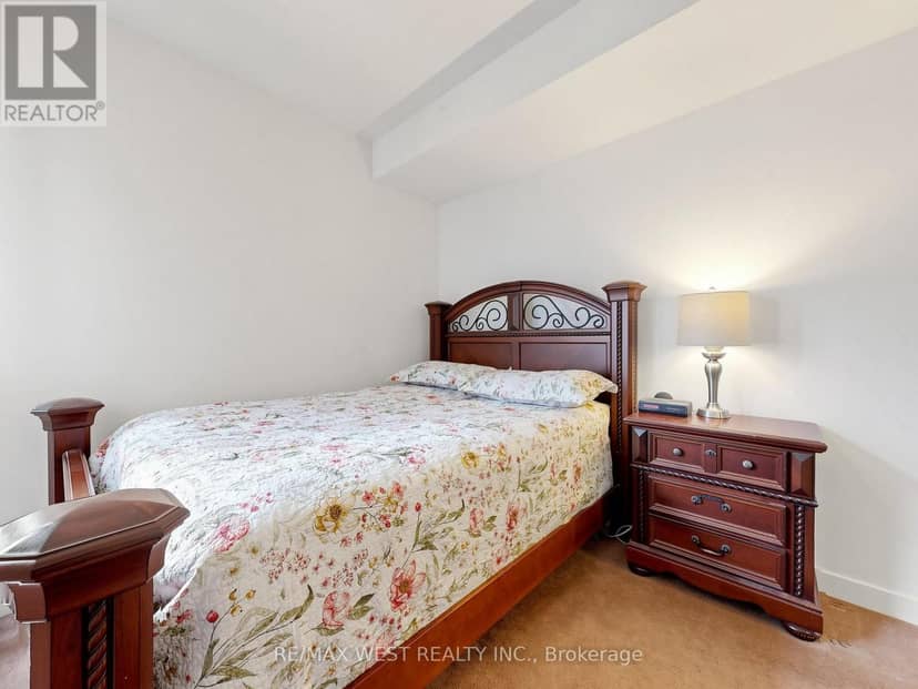 513 - 770 Bay Street — photo 15 of 35