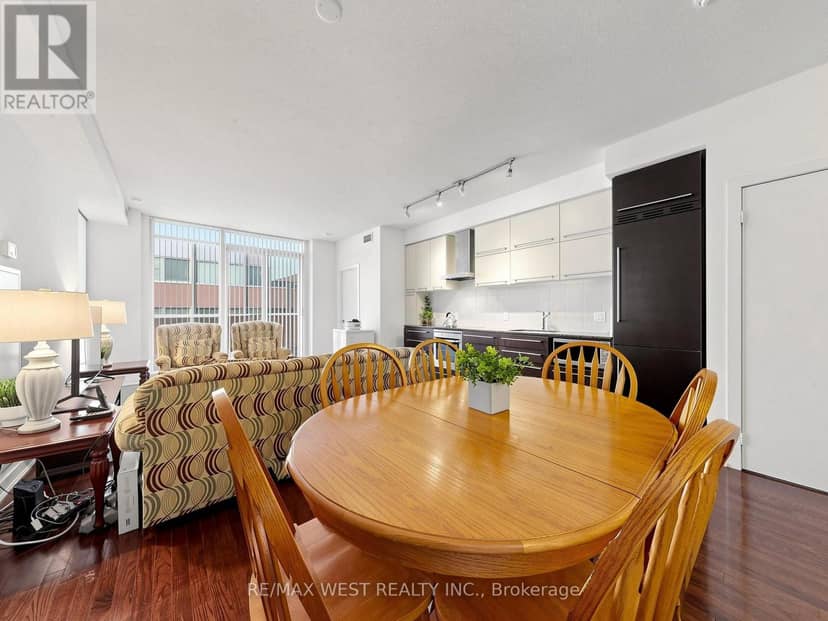 513 - 770 Bay Street — photo 9 of 35