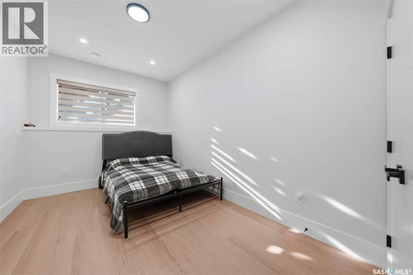 718 Weir CRESCENT — photo 33 of 40