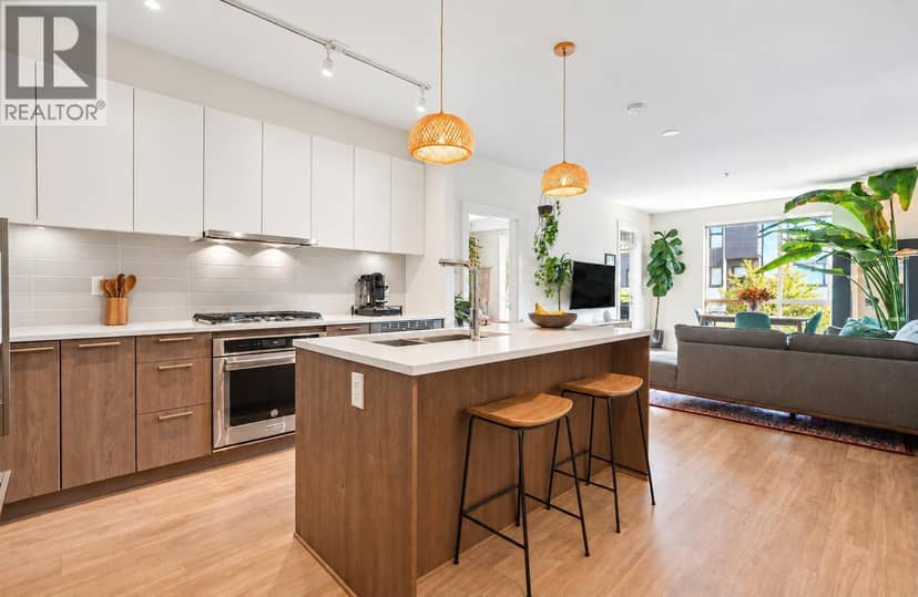 105 625 E 3RD STREET, North Vancouver